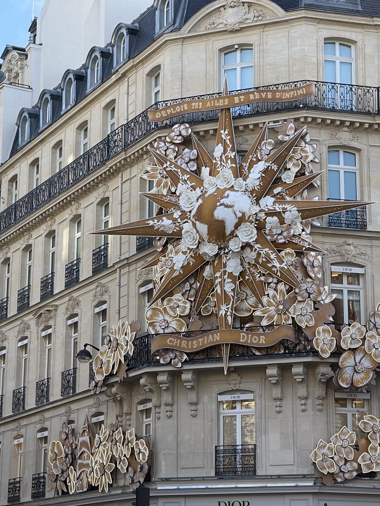 tourist spot in Paris Travel Guide